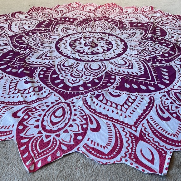 Lotus Shaped Tapestry - Picture 4 of 6